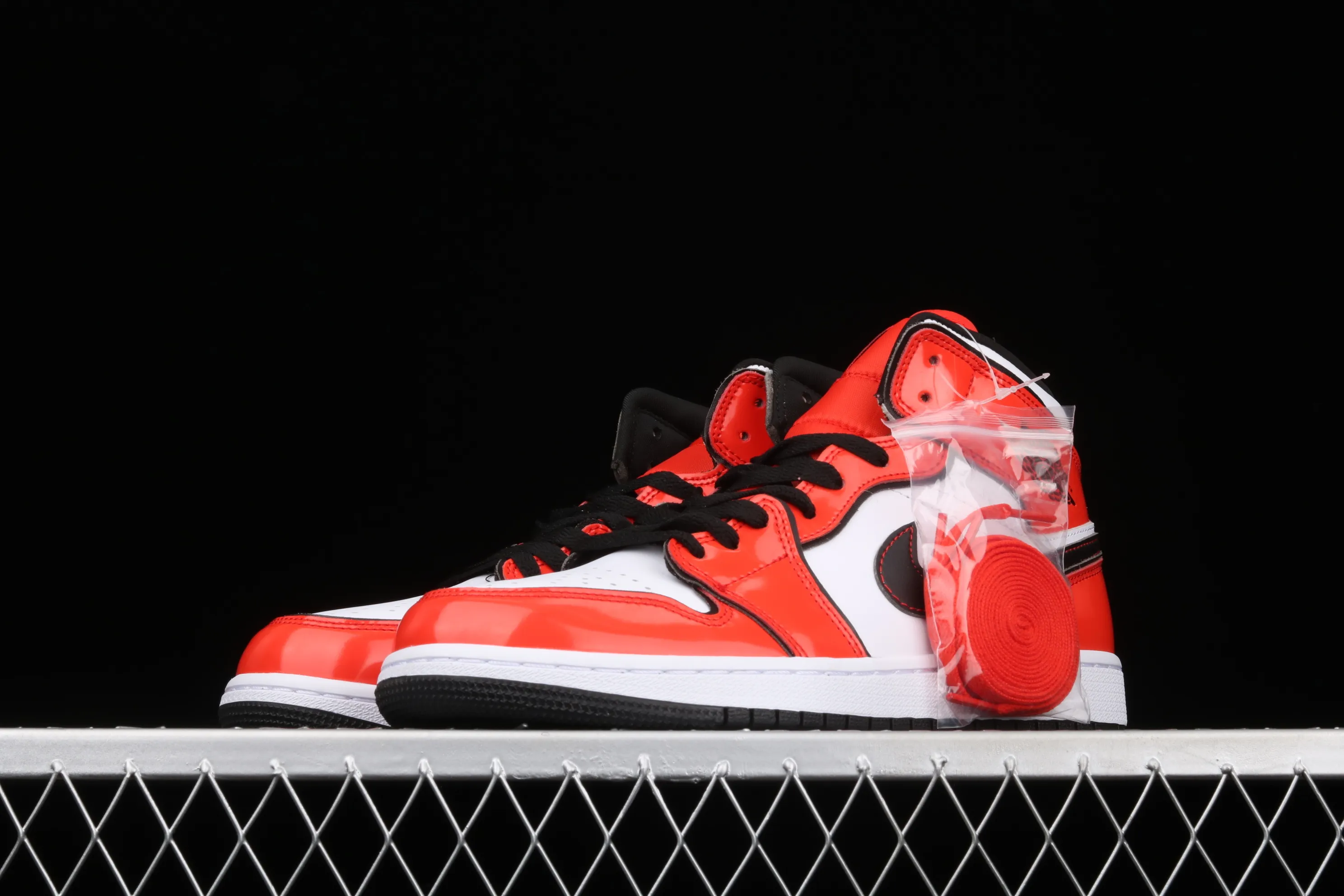 All categories Air Jordan Jordan series basketball shoes Air Jordan 1 Mid Air Jordan 1 Mid AJ1 Joe 1 patent leather orange Zhongbang basketball shoes DD6834-802